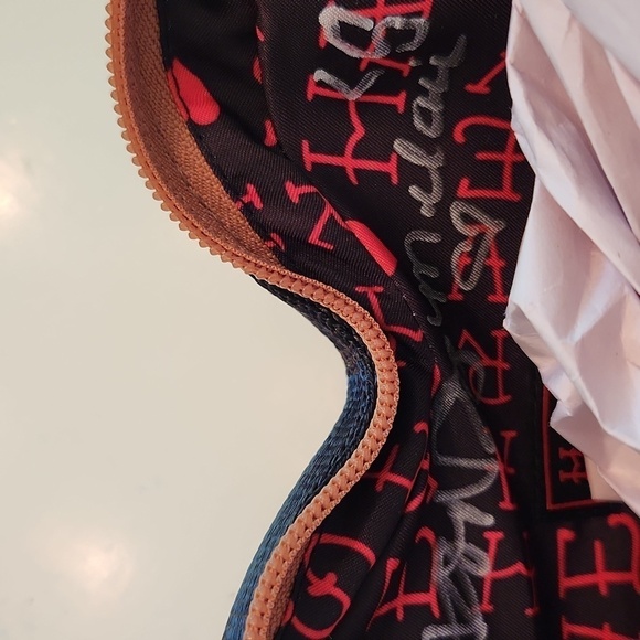 Signed Harveys Seatbelt Sweetheart Convertible Tote Tough as a Mother Signed New - Picture 4 of 5